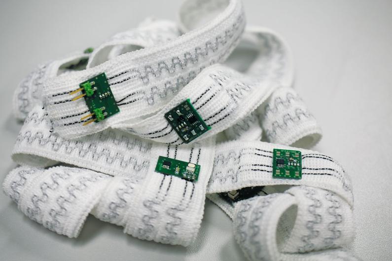 Smart textile with PCBs — Intelectronics